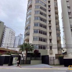 Apartamentos com 264m², 4 quartos, 1 suíte, 2 garagens, no bairro Centro em Florianópolis