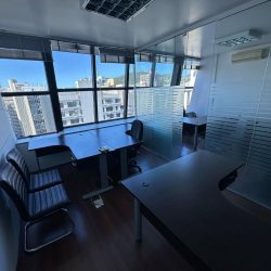 Sala com 65m², no bairro Centro em Florianópolis