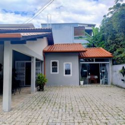 Casa Residencial com 70m², 3 quartos, 1 suíte, 1 garagem, no bairro Ingleses em Florianópolis