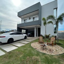 Casa Residencial com 278m², 5 quartos, 2 suítes, 4 garagens, no bairro Campeche em Florianópolis