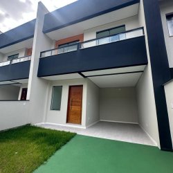Sobrado Residencial com 102m², 3 quartos, 2 suítes, 2 garagens, no bairro Forquilhas em São José