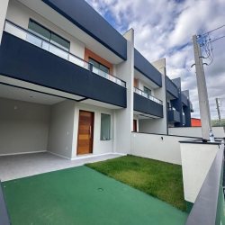 Sobrado Residencial com 145m², 3 quartos, 2 suítes, 2 garagens, no bairro Forquilhas em São José