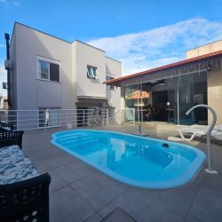 Casa Residencial com 220m², 4 quartos, 1 suíte, 3 garagens, no bairro Bom Abrigo em Florianópolis