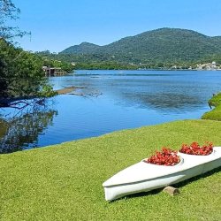 Casa em Condomínio com 73m², 2 quartos, 1 garagem, no bairro Lagoa da Conceição em Florianópolis