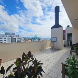 Cobertura com 116m², 2 quartos, 1 suíte, 2 garagens, no bairro Capoeiras em Florianópolis