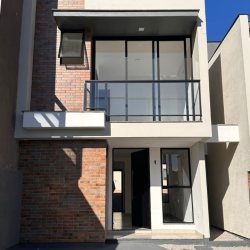 Casa Residencial com 105m², 3 quartos, 2 suítes, 1 garagem, no bairro Serraria em São José