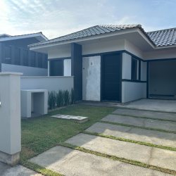 Casa Residencial com 50m², 2 quartos, 2 garagens, no bairro Forquilhas em São José