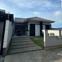 Casa Residencial com 50m², 2 quartos, 2 garagens, no bairro Forquilhas em São José