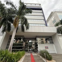Sala com 26m², 1 garagem, no bairro Itacorubi em Florianópolis