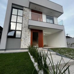 Casa Residencial com 153m², 3 quartos (sendo 1 suíte), 2 garagens, no bairro Pinheira em Palhoça