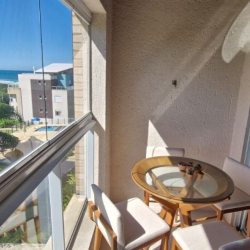Apartamentos com 165m², 3 quartos (sendo 3 suítes), 2 garagens, no bairro Santinho em Florianópolis