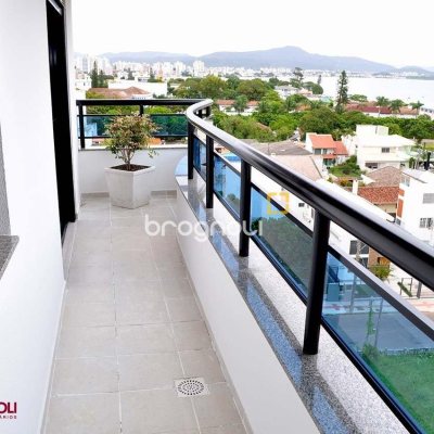 Apartamento com 200m², 3 quartos (sendo 3 suítes), 3 garagens, no bairro Balneário em Florianópolis