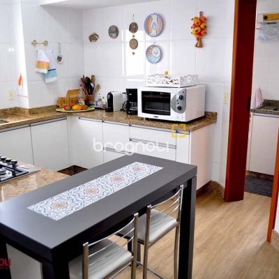 Apartamento com 200m², 3 quartos (sendo 3 suítes), 3 garagens, no bairro Balneário em Florianópolis