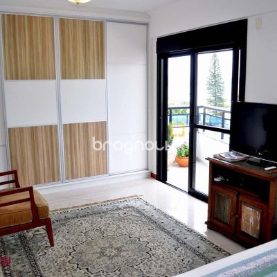 Apartamento com 200m², 3 quartos (sendo 3 suítes), 3 garagens, no bairro Balneário em Florianópolis