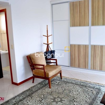 Apartamento com 200m², 3 quartos (sendo 3 suítes), 3 garagens, no bairro Balneário em Florianópolis