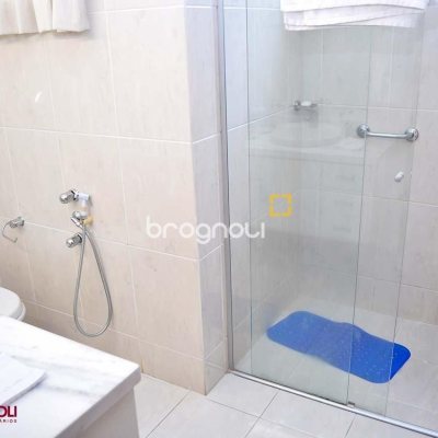 Apartamento com 200m², 3 quartos (sendo 3 suítes), 3 garagens, no bairro Balneário em Florianópolis