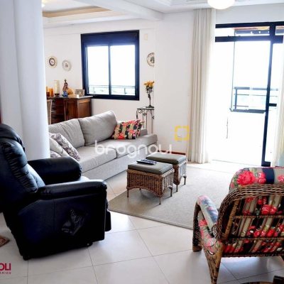 Apartamento com 200m², 3 quartos (sendo 3 suítes), 3 garagens, no bairro Balneário em Florianópolis