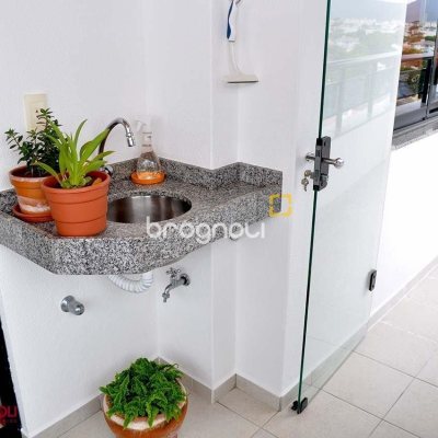 Apartamento com 200m², 3 quartos (sendo 3 suítes), 3 garagens, no bairro Balneário em Florianópolis