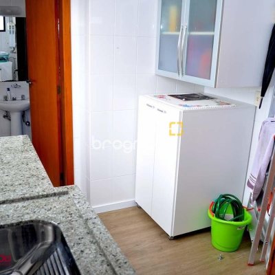 Apartamento com 200m², 3 quartos (sendo 3 suítes), 3 garagens, no bairro Balneário em Florianópolis