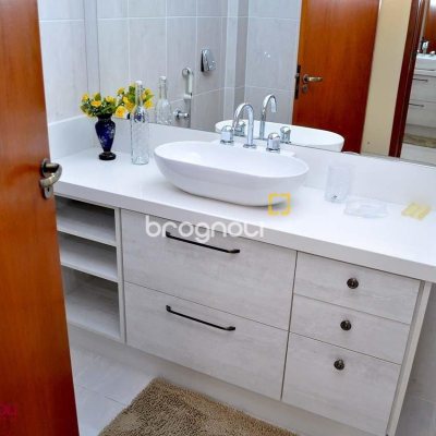 Apartamento com 200m², 3 quartos (sendo 3 suítes), 3 garagens, no bairro Balneário em Florianópolis