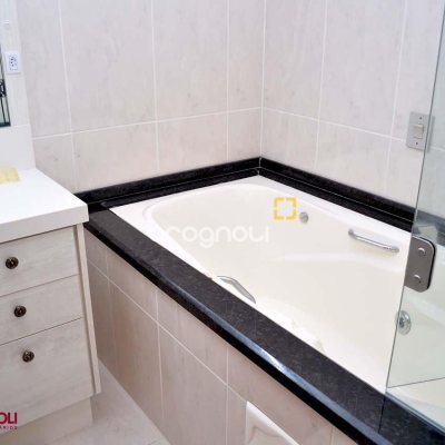 Apartamento com 200m², 3 quartos (sendo 3 suítes), 3 garagens, no bairro Balneário em Florianópolis