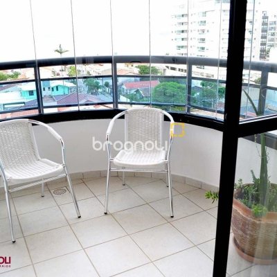 Apartamento com 200m², 3 quartos (sendo 3 suítes), 3 garagens, no bairro Balneário em Florianópolis