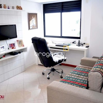 Apartamento com 200m², 3 quartos (sendo 3 suítes), 3 garagens, no bairro Balneário em Florianópolis