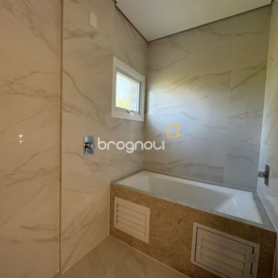 Apartamento com 133m², 3 quartos (sendo 3 suítes), 2 garagens, no bairro João Paulo em Florianópolis