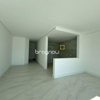 Apartamento com 133m², 3 quartos (sendo 3 suítes), 2 garagens, no bairro João Paulo em Florianópolis