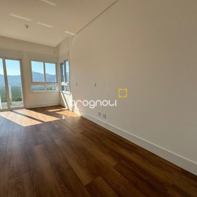 Apartamento com 133m², 3 quartos (sendo 3 suítes), 2 garagens, no bairro João Paulo em Florianópolis