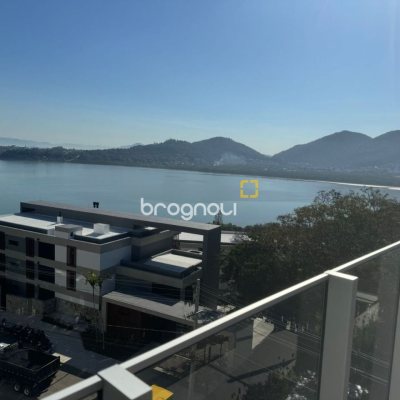 Apartamento com 133m², 3 quartos (sendo 3 suítes), 2 garagens, no bairro João Paulo em Florianópolis