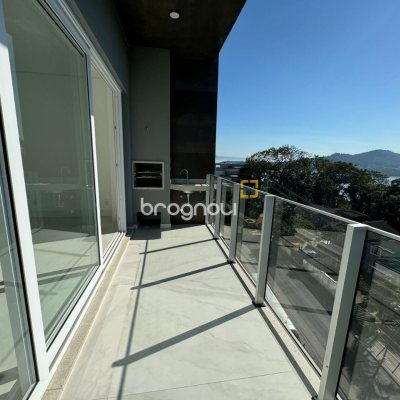 Apartamento com 133m², 3 quartos (sendo 3 suítes), 2 garagens, no bairro João Paulo em Florianópolis