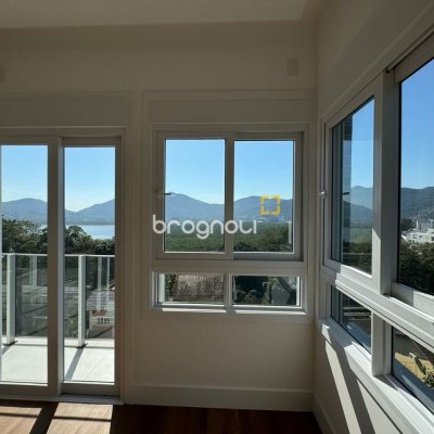 Apartamento com 133m², 3 quartos (sendo 3 suítes), 2 garagens, no bairro João Paulo em Florianópolis