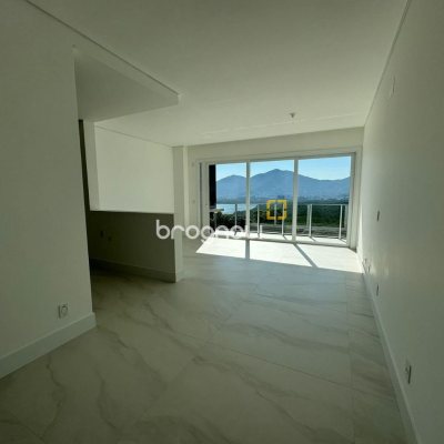 Apartamento com 133m², 3 quartos (sendo 3 suítes), 2 garagens, no bairro João Paulo em Florianópolis