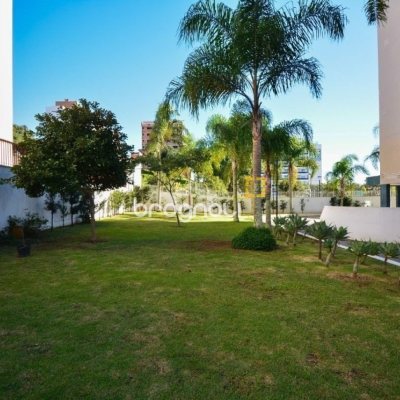 Apartamento com 120m², 3 quartos (sendo 1 suíte), 1 garagem, no bairro Estreito em Florianópolis