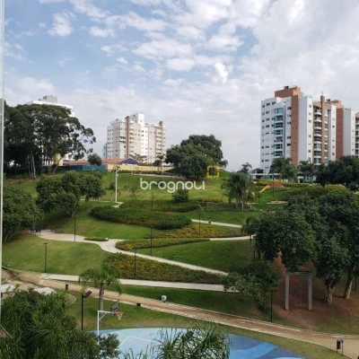 Apartamento com 120m², 3 quartos (sendo 1 suíte), 1 garagem, no bairro Estreito em Florianópolis