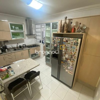 Apartamento com 128m², 3 quartos (sendo 1 suíte), 1 garagem, no bairro Campinas em São José