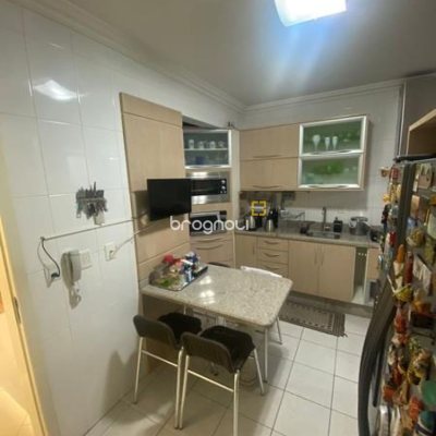Apartamento com 128m², 3 quartos (sendo 1 suíte), 1 garagem, no bairro Campinas em São José