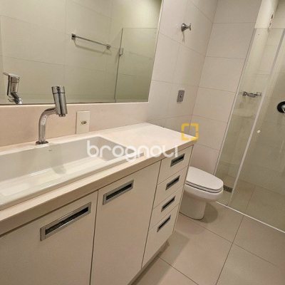 Apartamento com 146m², 4 quartos (sendo 1 suíte), 2 garagens, no bairro Centro em Florianópolis
