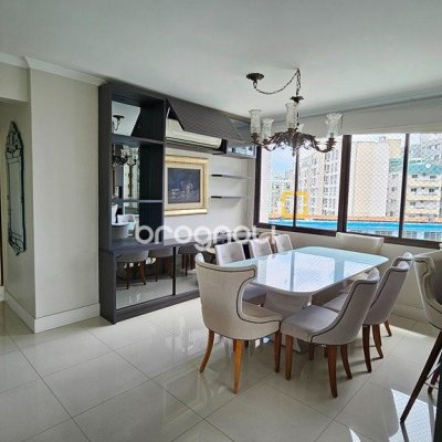 Apartamento com 146m², 4 quartos (sendo 1 suíte), 2 garagens, no bairro Centro em Florianópolis