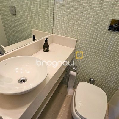 Apartamento com 146m², 4 quartos (sendo 1 suíte), 2 garagens, no bairro Centro em Florianópolis