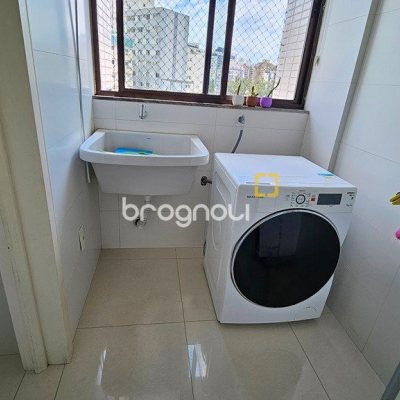 Apartamento com 146m², 4 quartos (sendo 1 suíte), 2 garagens, no bairro Centro em Florianópolis