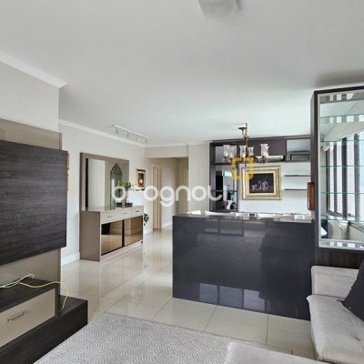 Apartamento com 146m², 4 quartos (sendo 1 suíte), 2 garagens, no bairro Centro em Florianópolis