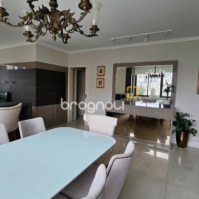 Apartamento com 146m², 4 quartos (sendo 1 suíte), 2 garagens, no bairro Centro em Florianópolis