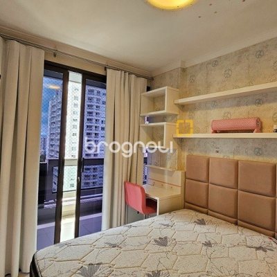 Apartamento com 146m², 4 quartos (sendo 1 suíte), 2 garagens, no bairro Centro em Florianópolis