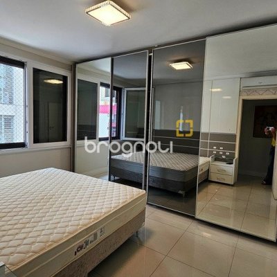 Apartamento com 146m², 4 quartos (sendo 1 suíte), 2 garagens, no bairro Centro em Florianópolis