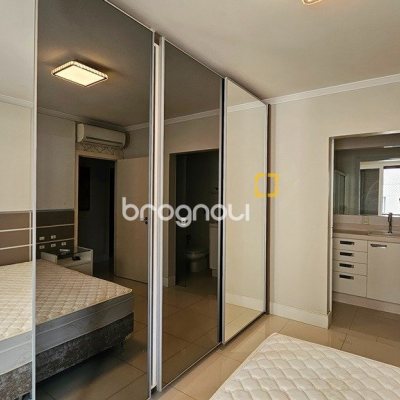 Apartamento com 146m², 4 quartos (sendo 1 suíte), 2 garagens, no bairro Centro em Florianópolis