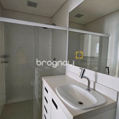 Apartamento com 146m², 4 quartos (sendo 1 suíte), 2 garagens, no bairro Centro em Florianópolis
