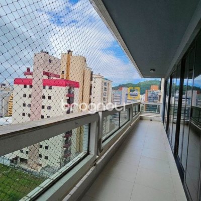 Apartamento com 146m², 4 quartos (sendo 1 suíte), 2 garagens, no bairro Centro em Florianópolis