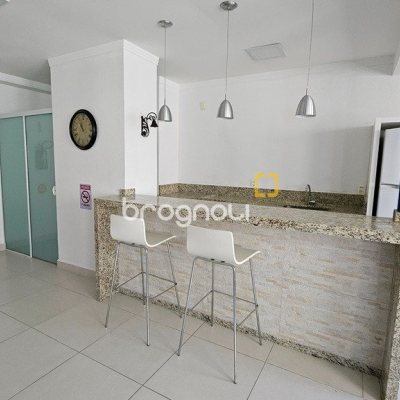 Apartamento com 146m², 4 quartos (sendo 1 suíte), 2 garagens, no bairro Centro em Florianópolis